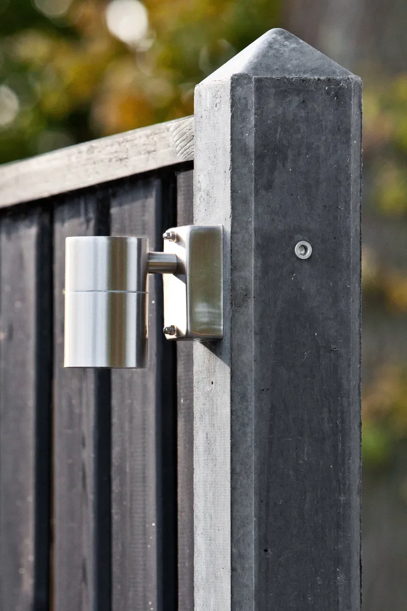 Beton-paal IJssel Antraciet diamantkop 10x10x280cm Kabeldoorvoer t.b.v. scherm 180x180cm - Afbeelding 2
